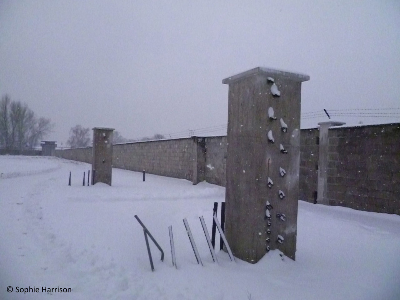 Sachsenhausen walls © Sophie Harrison