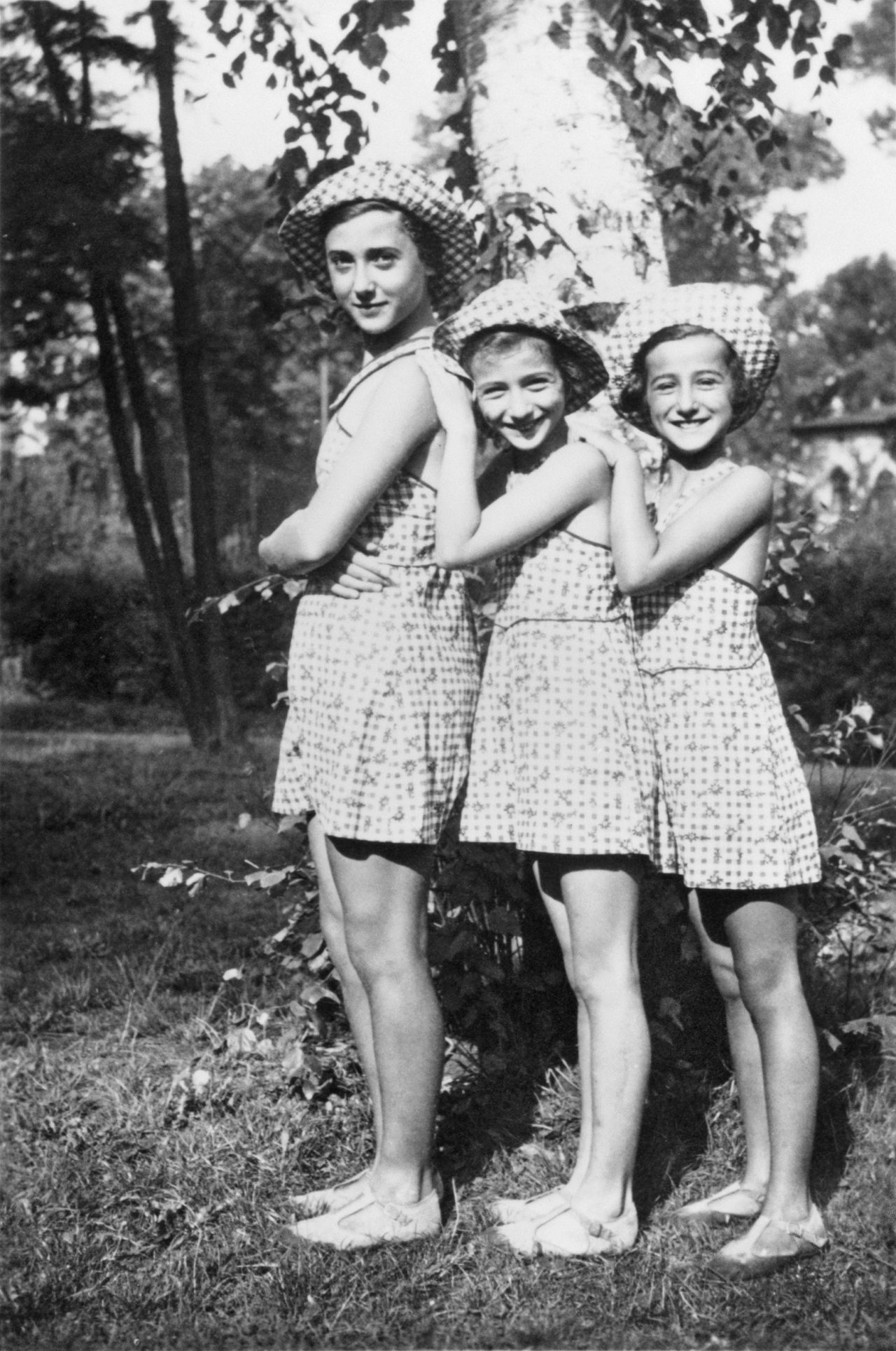 Anita (right) with her two sisters Marianne and Renate © IWM (HU 139993)